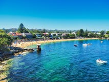 Vista de alto nivel de la playa de la ensenada del campo, Sydney Harbour, Australia fotografía de archivo Vista de alto nivel de la playa de la ensenada del campo, Sydney Harbour, Australia fotografía de archivo