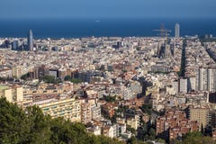 Vista de Barcelona e de Sagrada Familia imagens de stock royalty free Vista de Barcelona e de Sagrada Familia imagens de stock royalty free