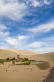 Vista de Dunhuang Crescent Moon Spring, Gansu, China fotografía de archivo Vista de Dunhuang Crescent Moon Spring, Gansu, China fotografía de archivo