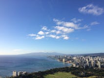 Vista de Honolulu y del Océano Pacífico de Diamond Head Crater en la isla de Oahu, Hawaii Foto de archivo