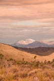 Vista de picos nevosos del desierto imagen de archivo libre de regalías Vista de picos nevosos del desierto imagen de archivo libre de regalías