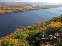 Vista del Mississippi dalla sosta di condizione di bluff fotografia stock libera da diritti Vista del Mississippi dalla sosta di condizione di bluff fotografia stock libera da diritti