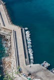Vista dell'angolo alto del porticciolo in Calpe, Alicante, Spagna fotografia stock Vista dell'angolo alto del porticciolo in Calpe, Alicante, Spagna fotografia stock