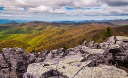 Vista della dalla sommità coperta di masso di Blackrock nel parco nazionale di Shenandoah Fotografia Stock Libera da Diritti Vista della dalla sommità coperta di masso di Blackrock nel parco nazionale di Shenandoah Fotografia Stock Libera da Diritti