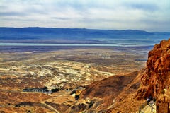 Vista della fortezza di Masada, Israele È una fortificazione antica nel distretto del sud di Israele fotografia stock Vista della fortezza di Masada, Israele È una fortificazione antica nel distretto del sud di Israele fotografia stock