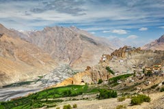 Vista della valle di Spiti e di Dhankar Gompa in Himalaya Immagine Stock Vista della valle di Spiti e di Dhankar Gompa in Himalaya Immagine Stock