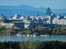 Vista di Pechino dal parco di Jingshan, Cina fotografia stock libera da diritti Vista di Pechino dal parco di Jingshan, Cina fotografia stock libera da diritti