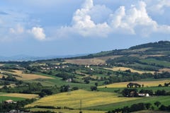 Vista do campo de Gradara, Itália imagens de stock Vista do campo de Gradara, Itália imagens de stock