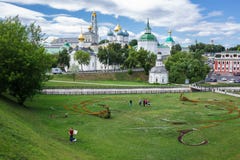 Vista general de la trinidad santa famosa Sergius Lavra, Sergiev imagenes de archivo Vista general de la trinidad santa famosa Sergius Lavra, Sergiev imagenes de archivo