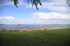 Vista maravillosa de la costa de Guaiba en Porto Alegre, el Brasil imágenes de archivo libres de regalías Vista maravillosa de la costa de Guaiba en Porto Alegre, el Brasil imágenes de archivo libres de regalías