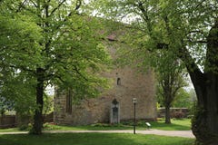 Vista orizzontale di una cappella nel giardino del der Tauber, Germania del ob di Rothenburg immagini stock Vista orizzontale di una cappella nel giardino del der Tauber, Germania del ob di Rothenburg immagini stock
