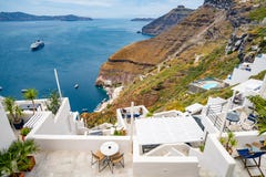 Vista panor?mica e ruas da ilha de Santorini em Gr?cia, tiro em Thira imagens de stock Vista panor?mica e ruas da ilha de Santorini em Gr?cia, tiro em Thira imagens de stock