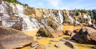 Vista panoramica maestosa della cascata di Pongour, Dalat, Vietnam, Asia fotografia stock Vista panoramica maestosa della cascata di Pongour, Dalat, Vietnam, Asia fotografia stock
