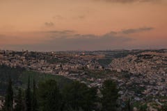 Vista panorâmica bonita do Jerusalém em nivelar o tempo israel fotografia de stock Vista panorâmica bonita do Jerusalém em nivelar o tempo israel fotografia de stock