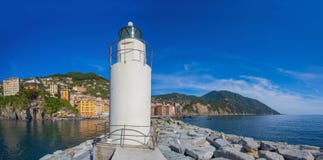 Vista panorâmica da cidade de Camogli com o farol, Genoa Province, Liguria, costa mediterrânea, Itália fotos de stock Vista panorâmica da cidade de Camogli com o farol, Genoa Province, Liguria, costa mediterrânea, Itália fotos de stock
