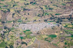 Vista panorâmica da cidade de Canta da parte superior de uma montanha foto de stock royalty free Vista panorâmica da cidade de Canta da parte superior de uma montanha foto de stock royalty free
