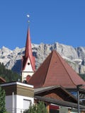 Vista panorâmica de Selva di Val Gardena, Tirol sul, Alto Adige - Itália com fundo das dolomites fotos de stock Vista panorâmica de Selva di Val Gardena, Tirol sul, Alto Adige - Itália com fundo das dolomites fotos de stock