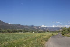Vista panorâmica do vale da estrada 132, Paonia, Colrado imagem de stock Vista panorâmica do vale da estrada 132, Paonia, Colrado imagem de stock