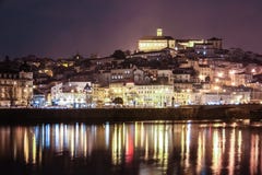 Vista panorâmica na noite Coimbra portugal imagens de stock royalty free Vista panorâmica na noite Coimbra portugal imagens de stock royalty free