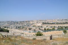 Vista panorâmica à cidade do Jerusalém e a Temple Mount velhos, abóbada da rocha do Mt das azeitonas, Israel foto de stock royalty free Vista panorâmica à cidade do Jerusalém e a Temple Mount velhos, abóbada da rocha do Mt das azeitonas, Israel foto de stock royalty free