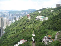 Vista sopra la città e la montagna dal picco di Victoria, Hong Kong fotografia stock libera da diritti Vista sopra la città e la montagna dal picco di Victoria, Hong Kong fotografia stock libera da diritti