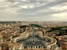 Vista sopra Roma dalla cima di Peter Cathedral immagine stock libera da diritti Vista sopra Roma dalla cima di Peter Cathedral immagine stock libera da diritti