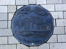 Vista superiore di una botola decorata di Kobe City, Giappone fotografia stock libera da diritti Vista superiore di una botola decorata di Kobe City, Giappone fotografia stock libera da diritti