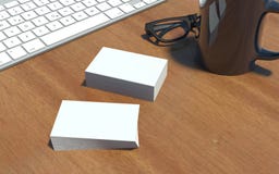 Vita affärskort på skrivbordet - tolkning 3d vektor illustrationer Vita affärskort på skrivbordet - tolkning 3d vektor illustrationer