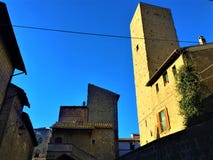 Viterbo, de stad van Pausen, Italië Oude gebouwen, toren en de hemel stock fotografie Viterbo, de stad van Pausen, Italië Oude gebouwen, toren en de hemel stock fotografie