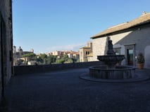 Viterbo - Fontana alla loggia dei Papi