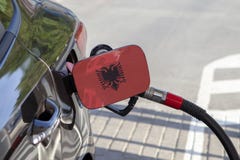 Vlag van Albanië op de de vullerklep van de auto` s brandstof royalty-vrije stock foto Vlag van Albanië op de de vullerklep van de auto` s brandstof royalty-vrije stock foto