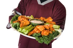 Voetbal: Mens die Groot Tray Of Hot Wings vervoeren royalty-vrije stock fotografie Voetbal: Mens die Groot Tray Of Hot Wings vervoeren royalty-vrije stock fotografie