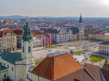 Vogelperspektive vom Rathausturm über Oradea-Stadtmitte lizenzfreie stockbilder Vogelperspektive vom Rathausturm über Oradea-Stadtmitte lizenzfreie stockbilder