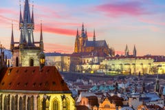 Vogelperspektive über alter Stadt bei Sonnenuntergang, Prag stockfotografie Vogelperspektive über alter Stadt bei Sonnenuntergang, Prag stockfotografie