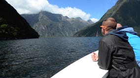 Voile de visiteurs en Milford Sound NZ Voile de visiteurs en Milford Sound NZ