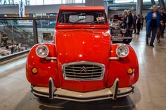 Voiture Citroen 2CV d'économie Image stock Voiture Citroen 2CV d'économie Image stock
