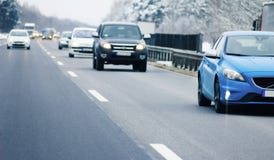 Voitures du trafic sur la route images stock Voitures du trafic sur la route images stock
