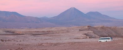 Volcano Atacama Chile-bus roze purple Volcano Atacama Chile-bus roze purple