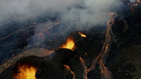 Volcano blowing in Iceland, Drone shot. Volcano cone in Iceland, magma blowing out creating this beautiful lava and magma blowing out stock video 冰岛火山喷发,无人机拍摄。冰岛的火山锥,岩浆喷出创造了这个美丽的岩浆和岩浆喷出股票的视频
