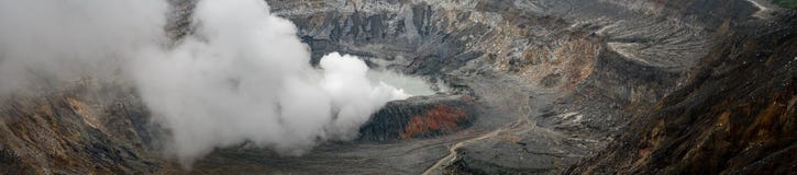 Volcano Poas nel vicino di San José immagine stock libera da diritti Volcano Poas nel vicino di San José immagine stock libera da diritti
