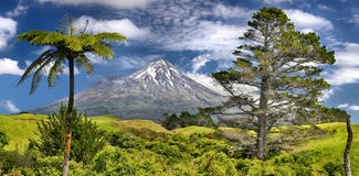 Volcano Taranaki, Neuseeland - HDR-panoramaVolcano Taranaki, Neuseeland - HDR-Panorama Stockfotografie Volcano Taranaki, Neuseeland - HDR-panoramaVolcano Taranaki, Neuseeland - HDR-Panorama Stockfotografie