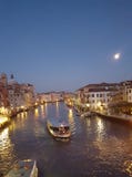 Volle maan boven cannel in Venetië royalty-vrije stock fotografie Volle maan boven cannel in Venetië royalty-vrije stock fotografie