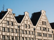 Voorgevels van huizen in Gdansk Drie huizen tegen hemel royalty-vrije stock foto's Voorgevels van huizen in Gdansk Drie huizen tegen hemel royalty-vrije stock foto's