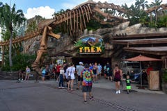 Voorhistorisch themarestaurant, whit dinosaurusskelet, in Disney-de Lente, het Uitzicht van Meerbuena royalty-vrije stock foto's Voorhistorisch themarestaurant, whit dinosaurusskelet, in Disney-de Lente, het Uitzicht van Meerbuena royalty-vrije stock foto's