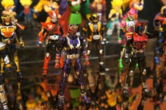Vorgewählt konzentrierte sich auf Action-Figur der literarischen Figur von der japanischen populären Reihe KAMEN RIDER stockfoto Vorgewählt konzentrierte sich auf Action-Figur der literarischen Figur von der japanischen populären Reihe KAMEN RIDER stockfoto