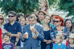 Voronezh, Rusland: 12 juni, 2015 Parade van straattheaters op de hoofdstraat van de stad royalty-vrije stock afbeelding Voronezh, Rusland: 12 juni, 2015 Parade van straattheaters op de hoofdstraat van de stad royalty-vrije stock afbeelding