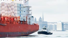 Vrachtschip GLB PORTLAND onderweg aan de Haven van Oakland royalty-vrije stock fotografie Vrachtschip GLB PORTLAND onderweg aan de Haven van Oakland royalty-vrije stock fotografie