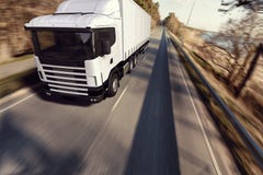 Vrachtwagen op de weg stock afbeelding Vrachtwagen op de weg stock afbeelding