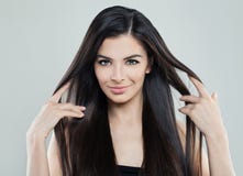 Vrij Jong ModelWoman met Lang Zijdeachtig Haar royalty-vrije stock foto Vrij Jong ModelWoman met Lang Zijdeachtig Haar royalty-vrije stock foto