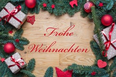 Vrolijke Kerstmis in het Duits op een Kerstmis achtergrondkader met F royalty-vrije stock afbeeldingen Vrolijke Kerstmis in het Duits op een Kerstmis achtergrondkader met F royalty-vrije stock afbeeldingen